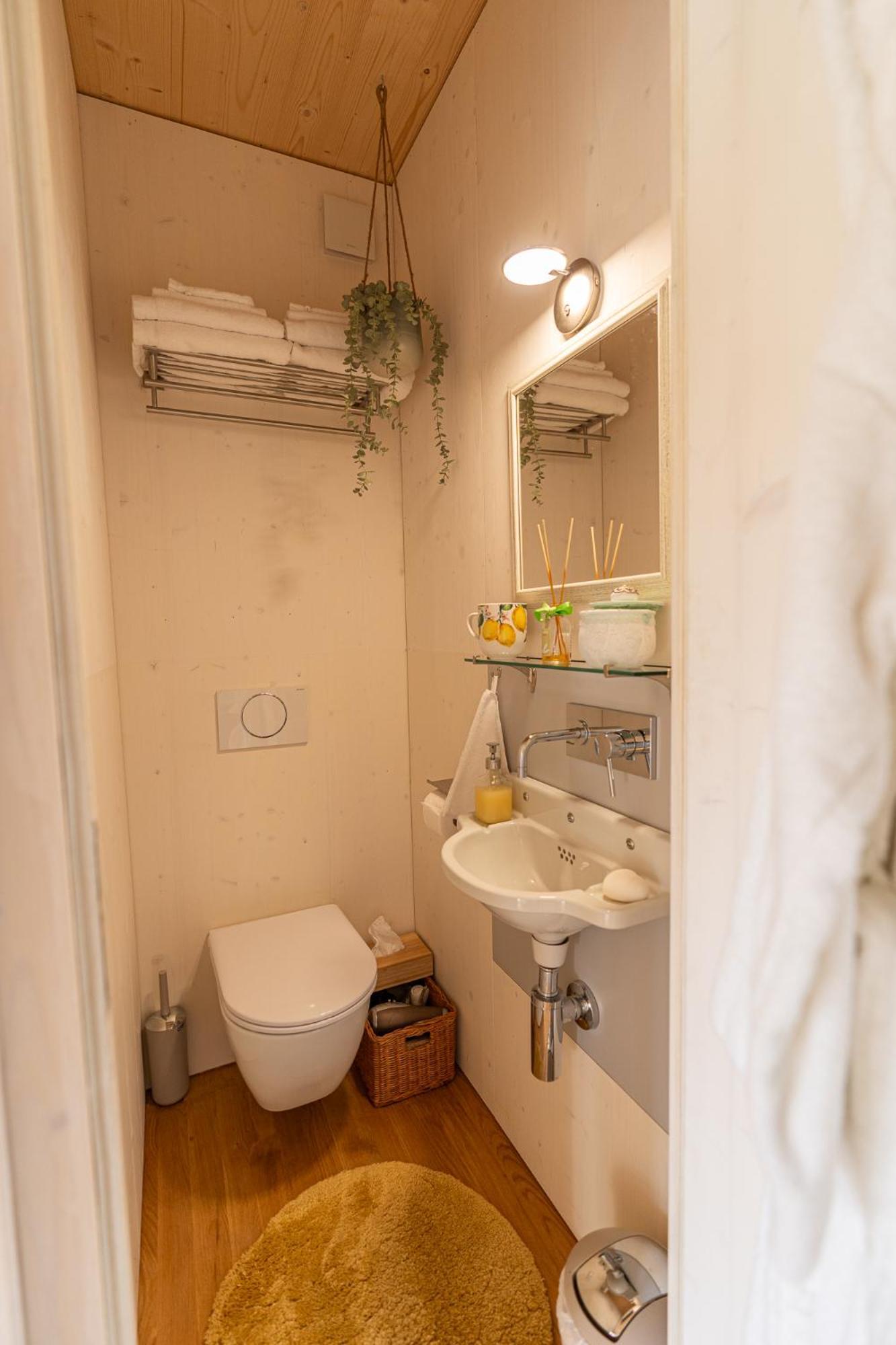 Tiny House Chez Claudine - Relaxen, Workspace, Naehe Thermen, Netflix, Free Parking & Wifi Brugg  Exterior foto